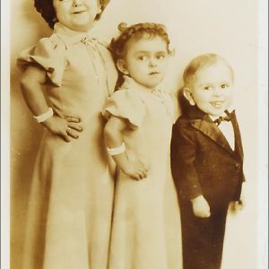 Sideshow Midget Family, Three Del Rios of Spain